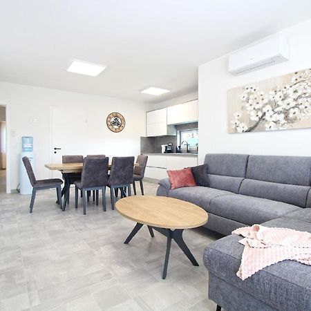 Ferienwohnung Fuer 6 Personen Ca 140 Qm In Stinjan, Istrien Istrische Riviera מראה חיצוני תמונה